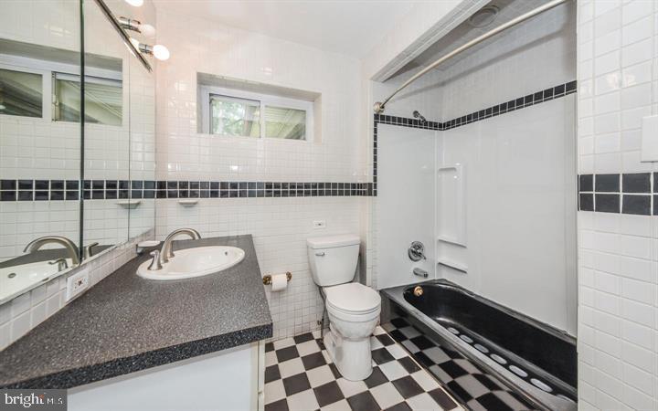 8104 Heacock Lane Wyncote, PA 19095 - Photo 11 of 24
