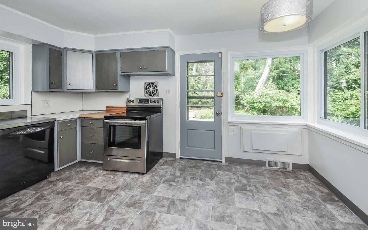 8104 Heacock Lane Wyncote, PA 19095 - Photo 8 of 24
