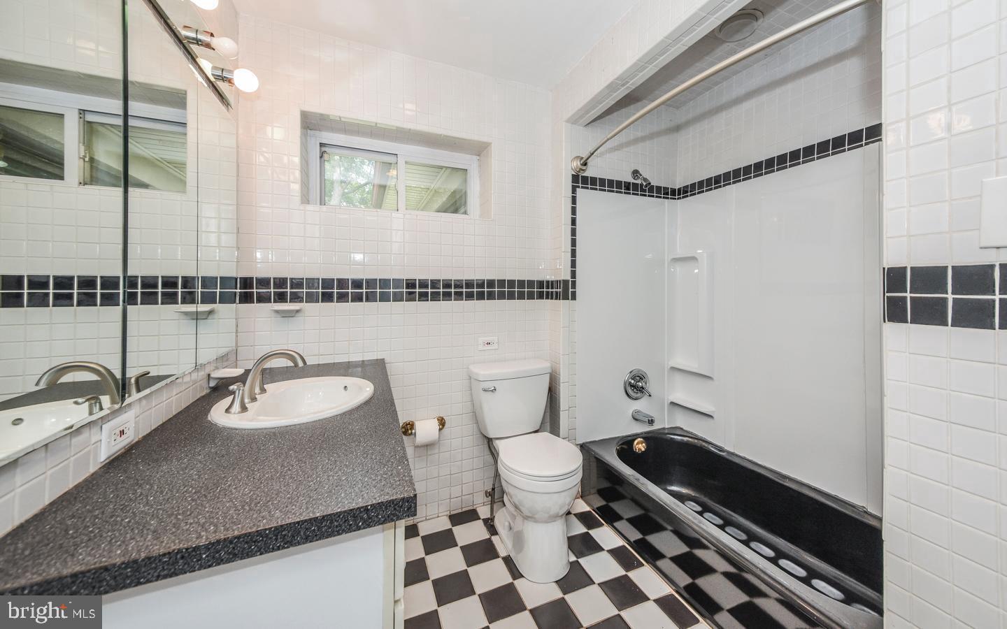 8104 Heacock Lane Wyncote, PA 19095 - Photo 10 of 24