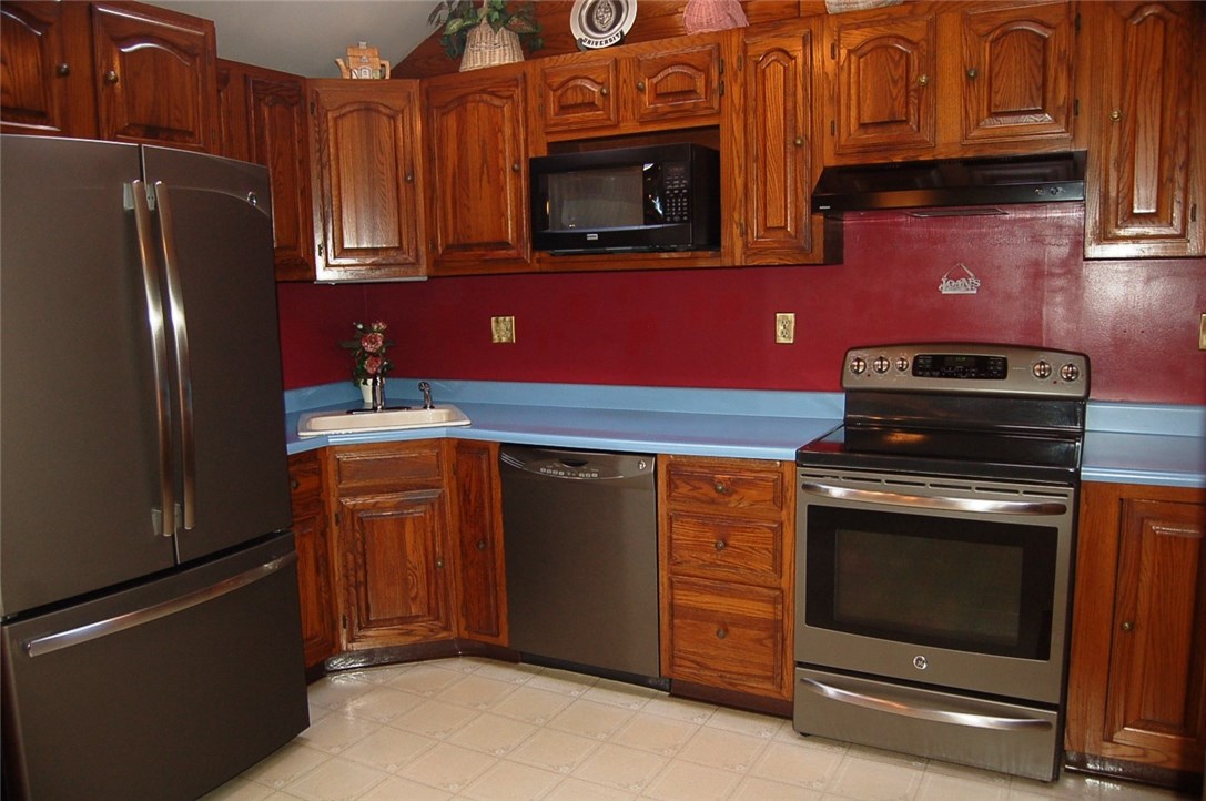 21 Ruth Street Pawtucket, RI 02861 - Photo 2 of 27 Eat in Kitchen
