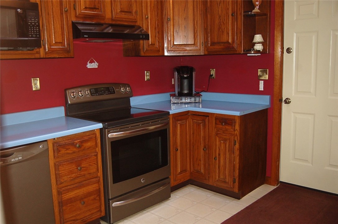 21 Ruth Street Pawtucket, RI 02861 - Photo 3 of 27 Eat in Kitchen