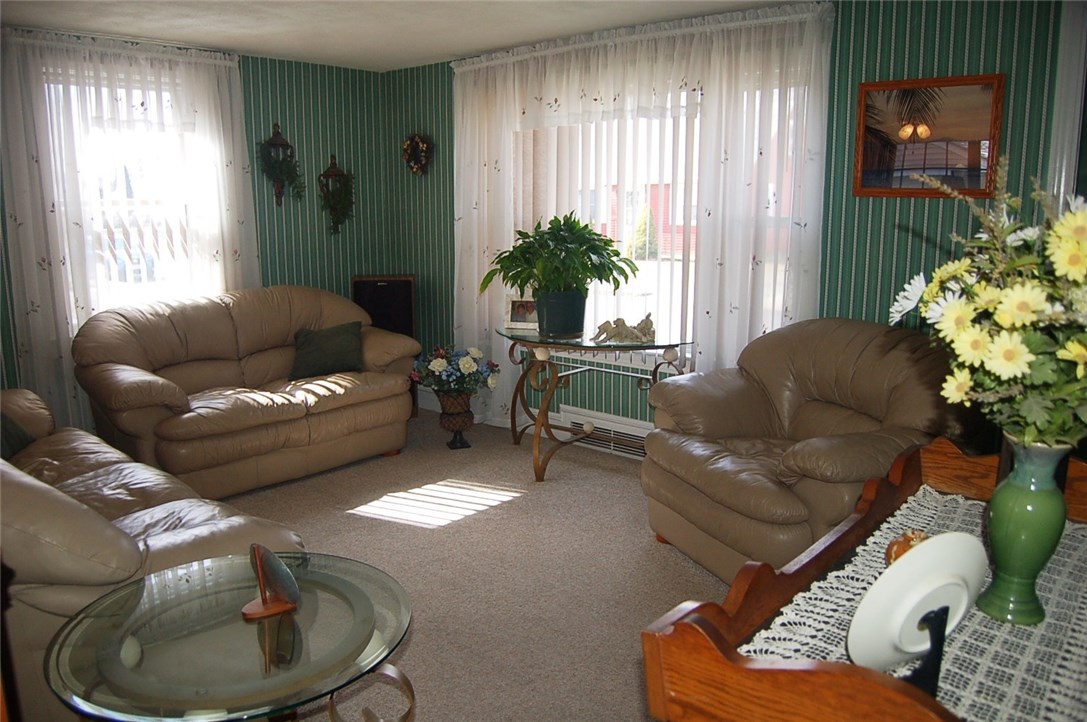 21 Ruth Street Pawtucket, RI 02861 - Photo 8 of 27 Living Room