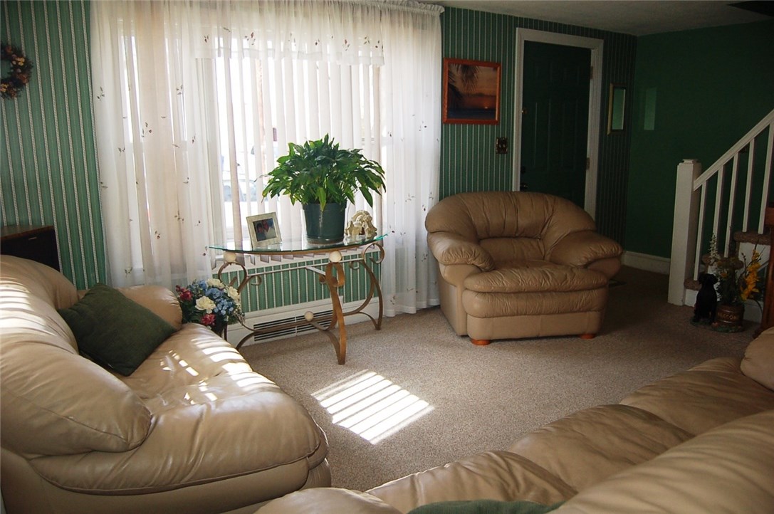 21 Ruth Street Pawtucket, RI 02861 - Photo 9 of 27 Living Room