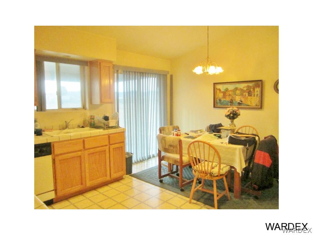 987 South Escuela Road, Unit 82 Golden Valley, AZ 86413 - Photo 11 of 26 Eat In Kitchen