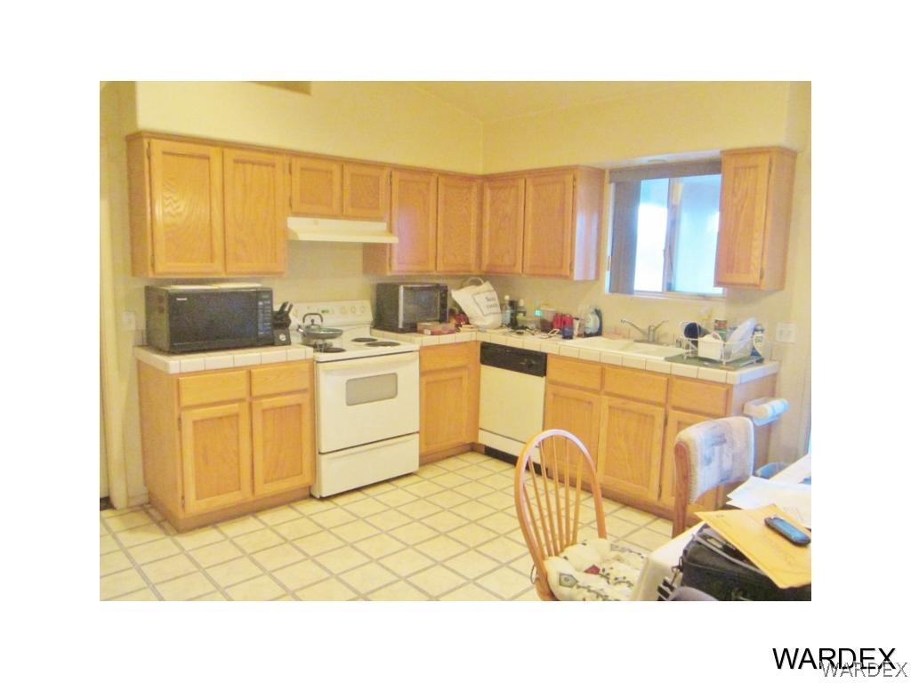 987 South Escuela Road, Unit 82 Golden Valley, AZ 86413 - Photo 12 of 26 Kitchen