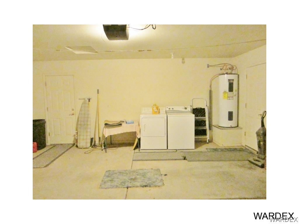 987 South Escuela Road, Unit 82 Golden Valley, AZ 86413 - Photo 20 of 26 Garage