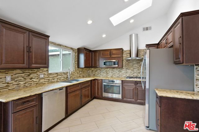 4157 Michael Avenue Los Angeles, CA 90066 - Photo 8 of 30