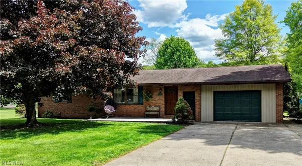 $264,900 | 2065 Midvale Mine Road Southeast, Dennison, OH 44621