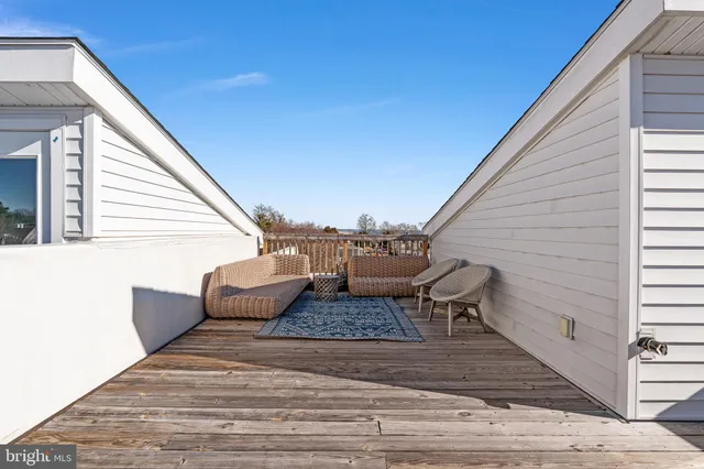 a view of an apartment building