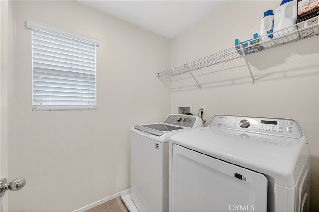 35462 Brown Galloway Lane Fallbrook, CA 92028 - Photo 35 of 63 a utility room with dryer and washer