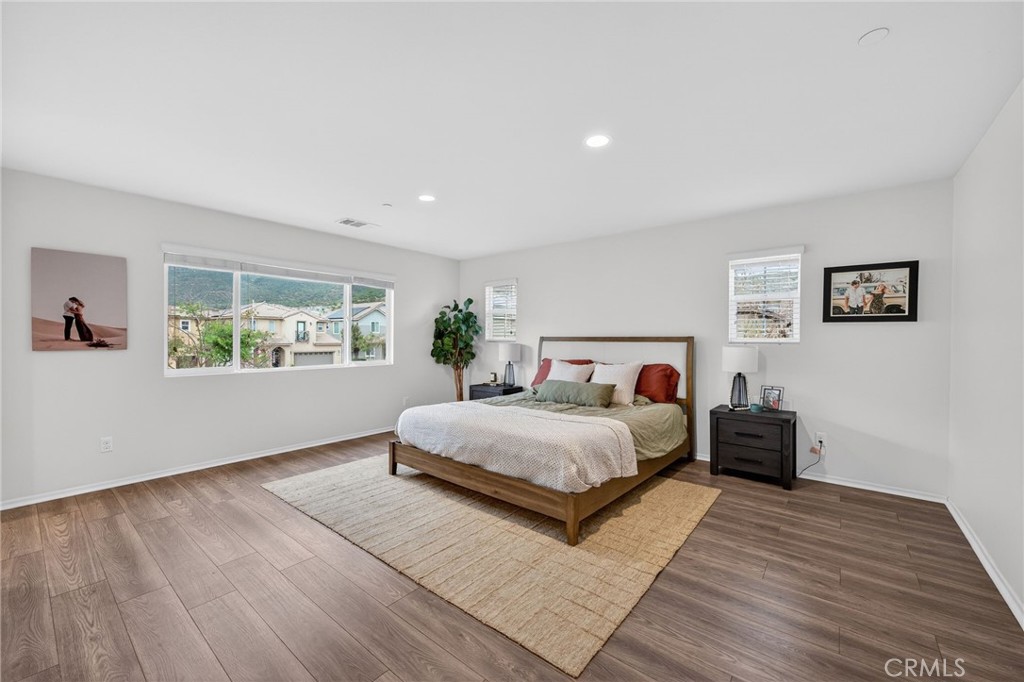 35462 Brown Galloway Lane Fallbrook, CA 92028 - Photo 36 of 63 a bedroom with a large bed and a window