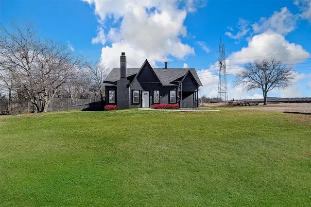 $360,000 | 801 South Hampton Road, Crowley, TX 76036