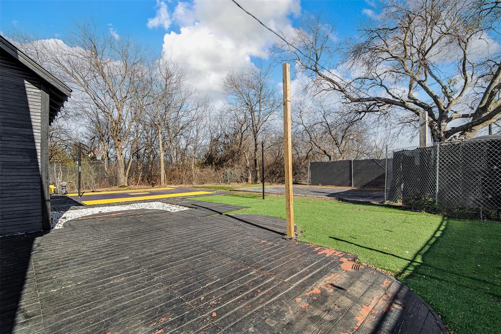 801 South Hampton Road Crowley, TX 76036 - Photo 19 of 26 View of deck