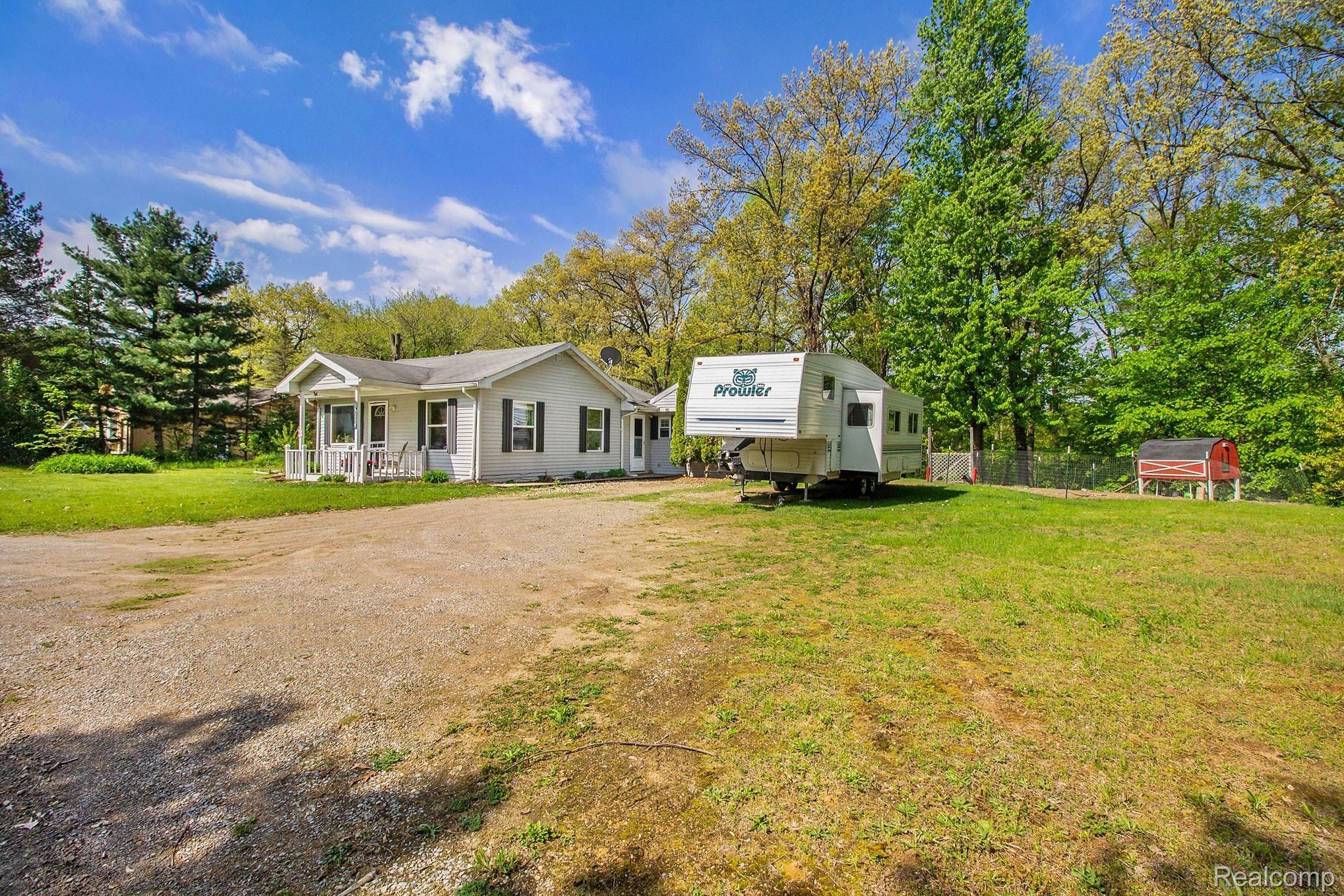 15114 Ripple Drive Linden, MI 48451 - Photo 14 of 23 08 - Front 2.jpg