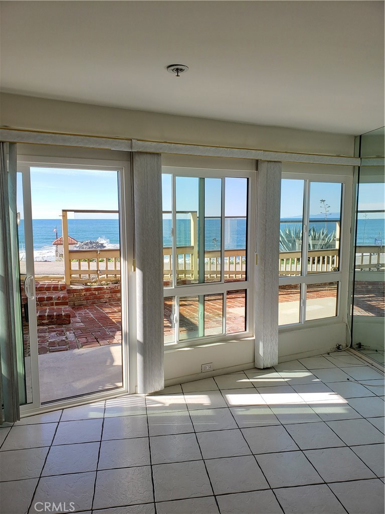 625 Esplanade, Unit 4 Redondo Beach, CA 90277 - Photo 5 of 33 a view of an empty room and window