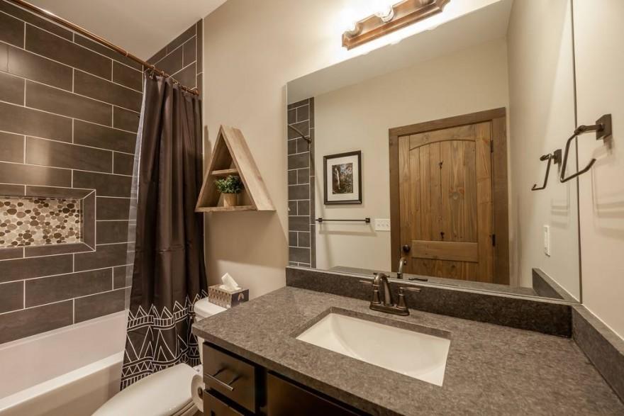 1563 Mountain Dreams Way Sevierville, TN 37862 - Photo 23 of 35 master bath2