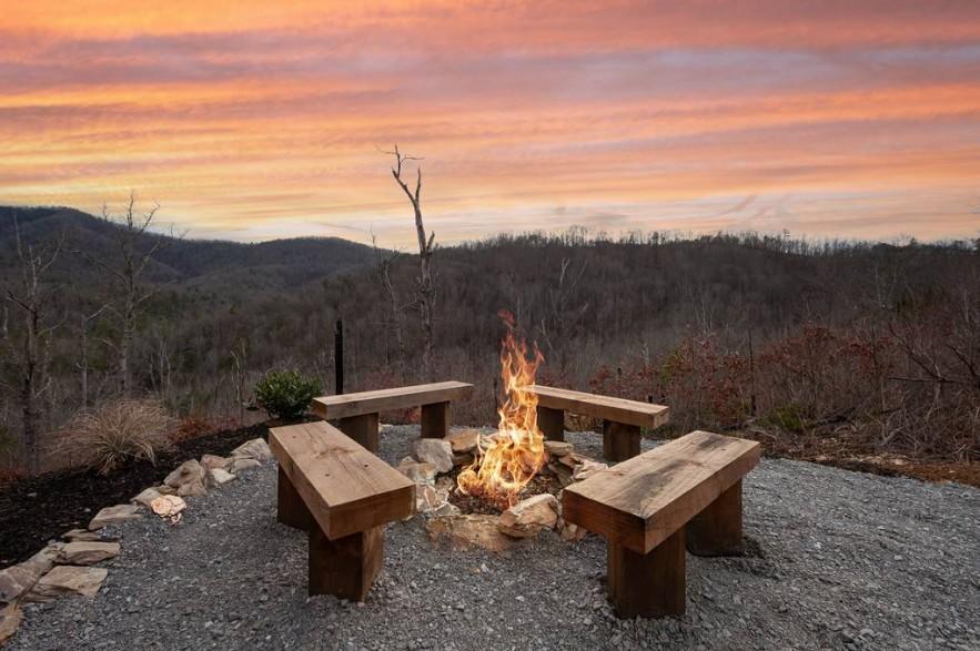 1563 Mountain Dreams Way Sevierville, TN 37862 - Photo 4 of 35 fire pit