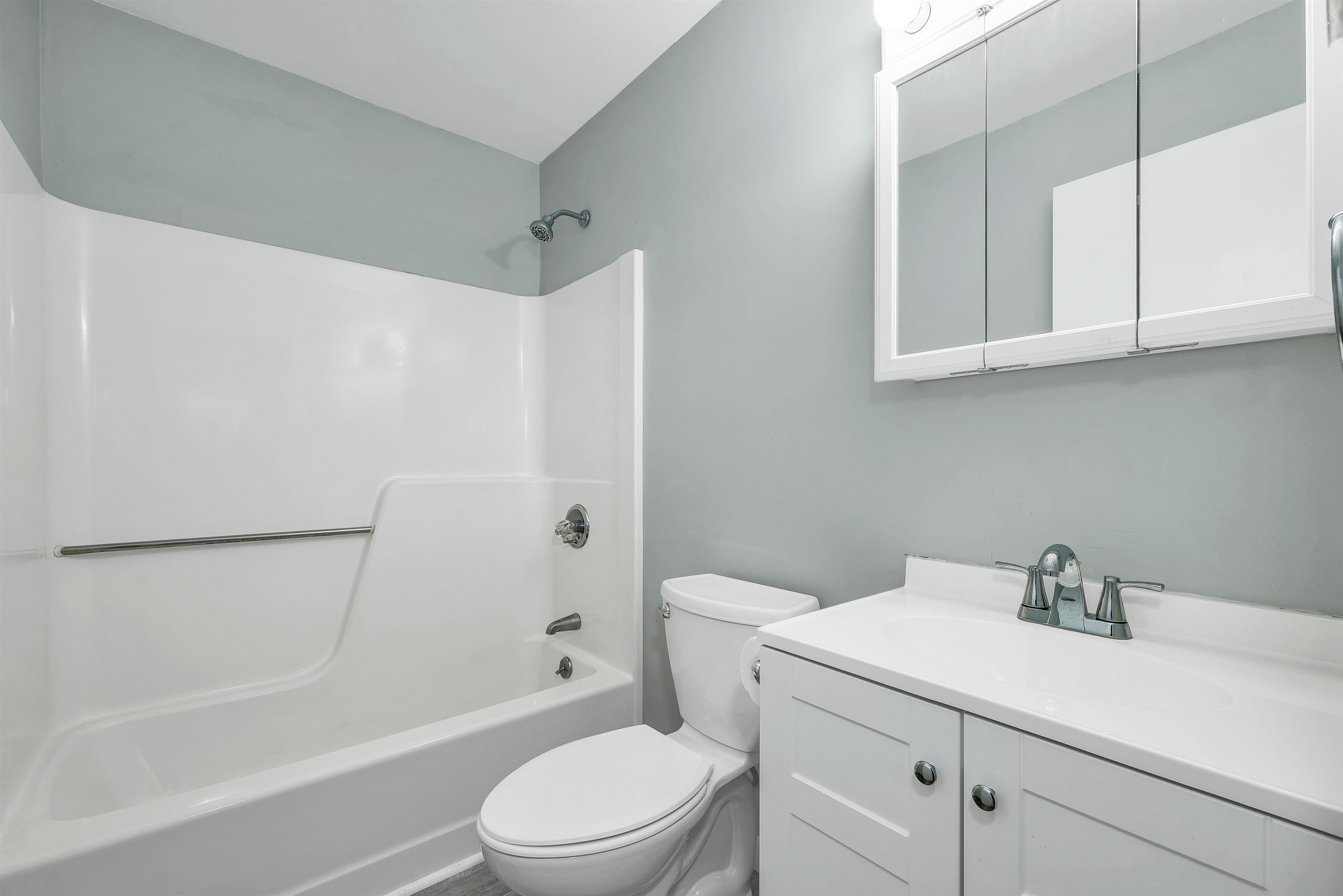 918 North Main Street, Unit 7 Laconia, NH 03246 - Photo 19 of 39