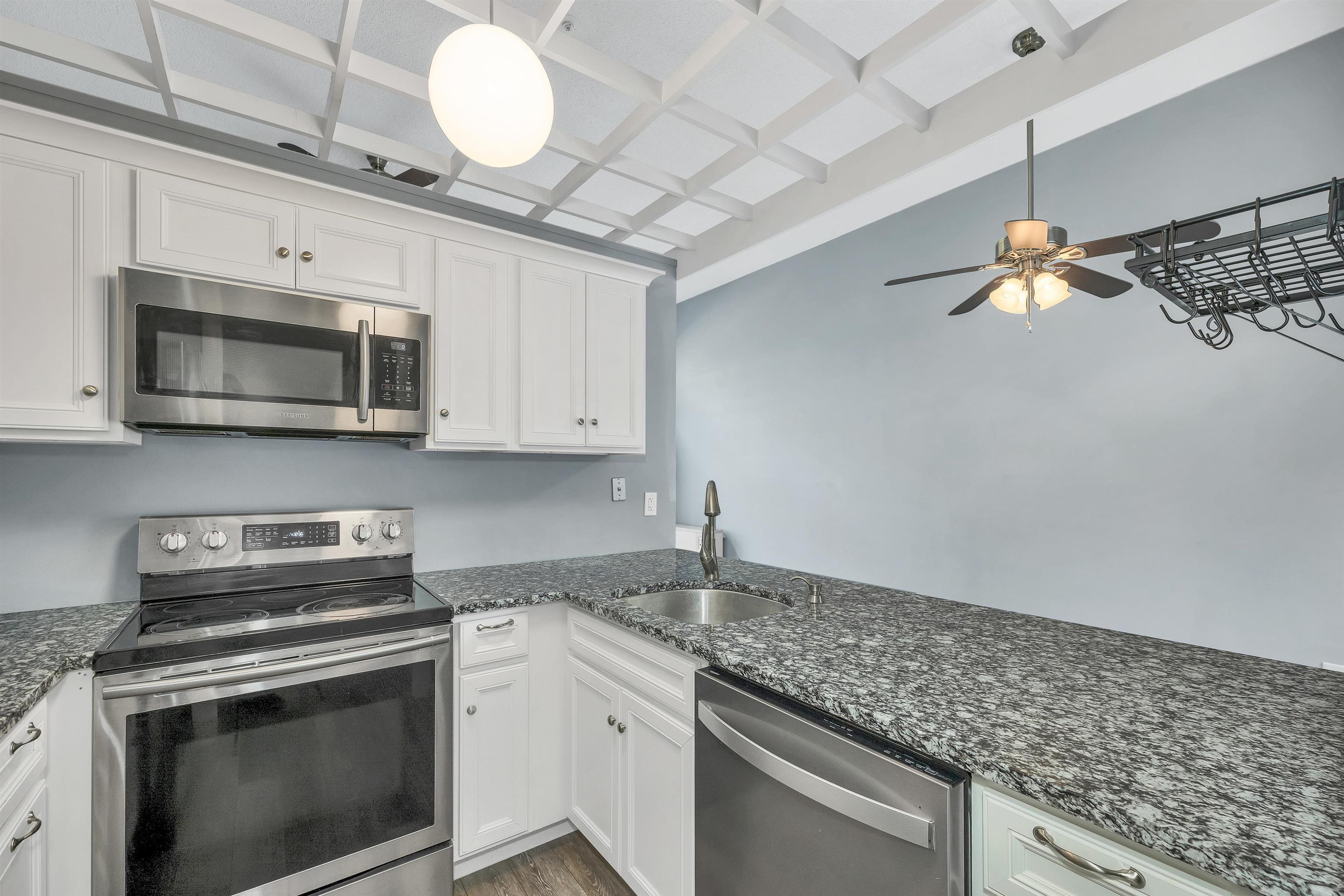 918 North Main Street, Unit 7 Laconia, NH 03246 - Photo 8 of 39