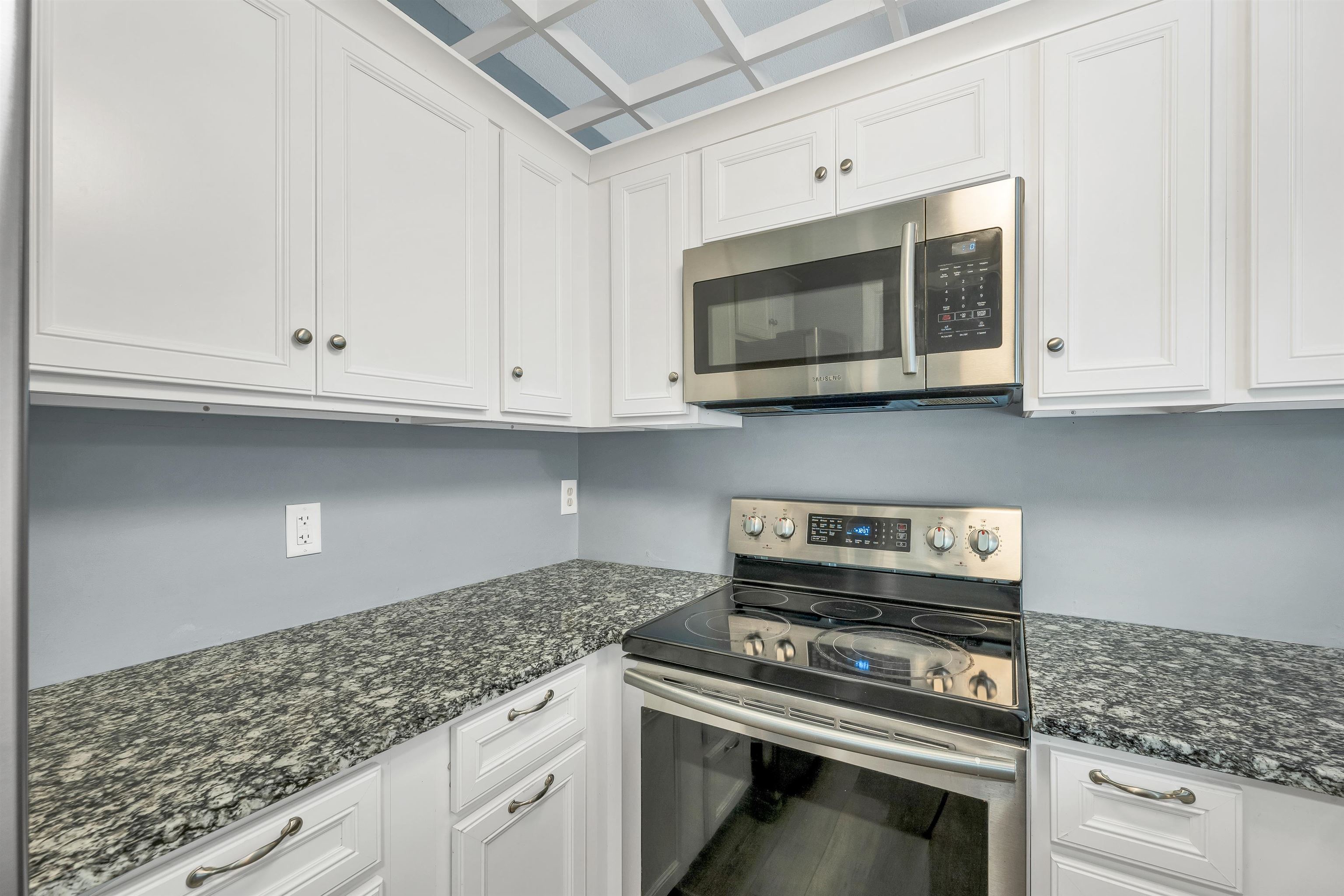 918 North Main Street, Unit 7 Laconia, NH 03246 - Photo 9 of 39