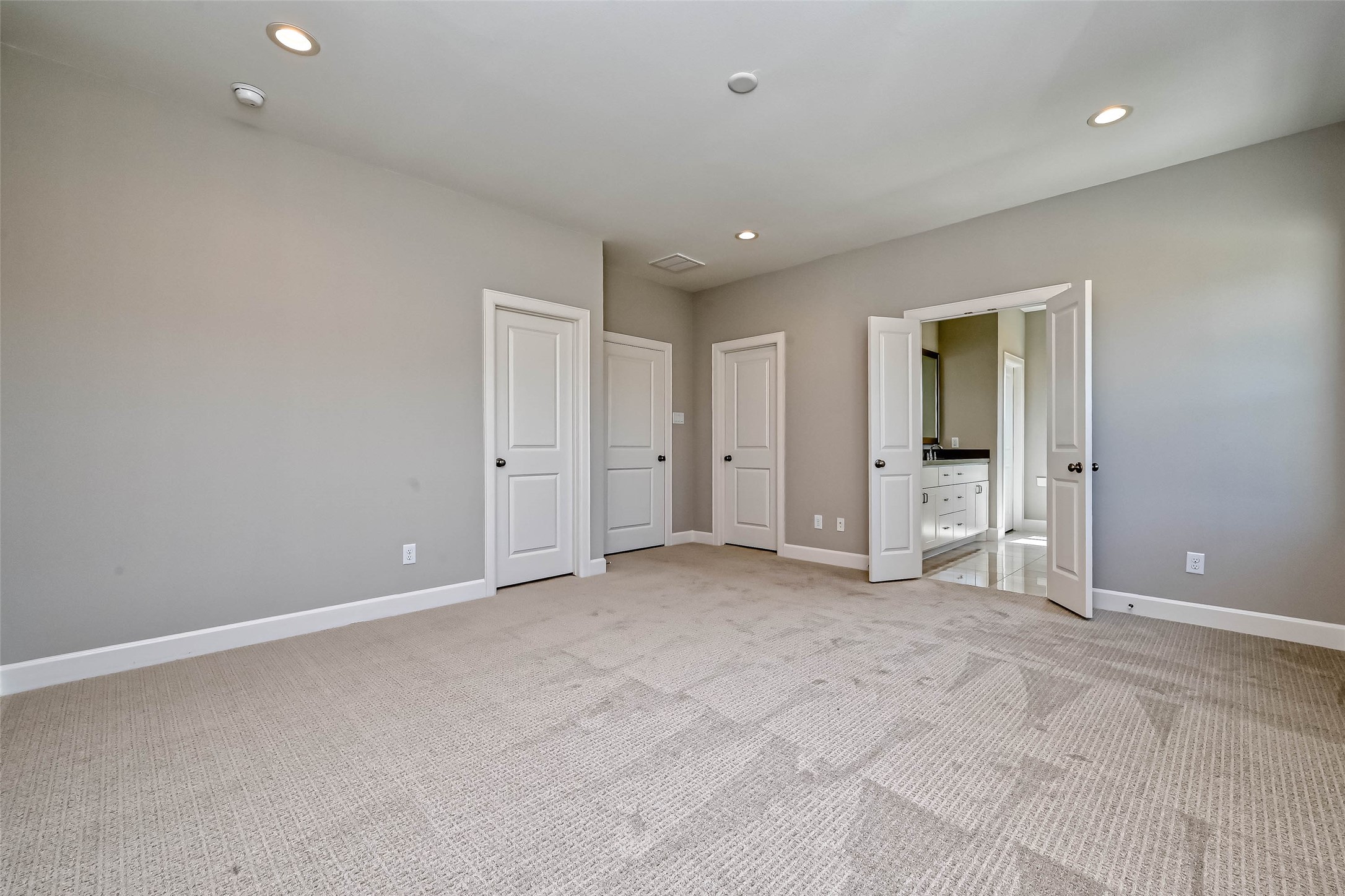 1908 Carrollton Mill Drive Spring, TX 77380 - Photo 25 of 40 an empty room with closet and bathroom