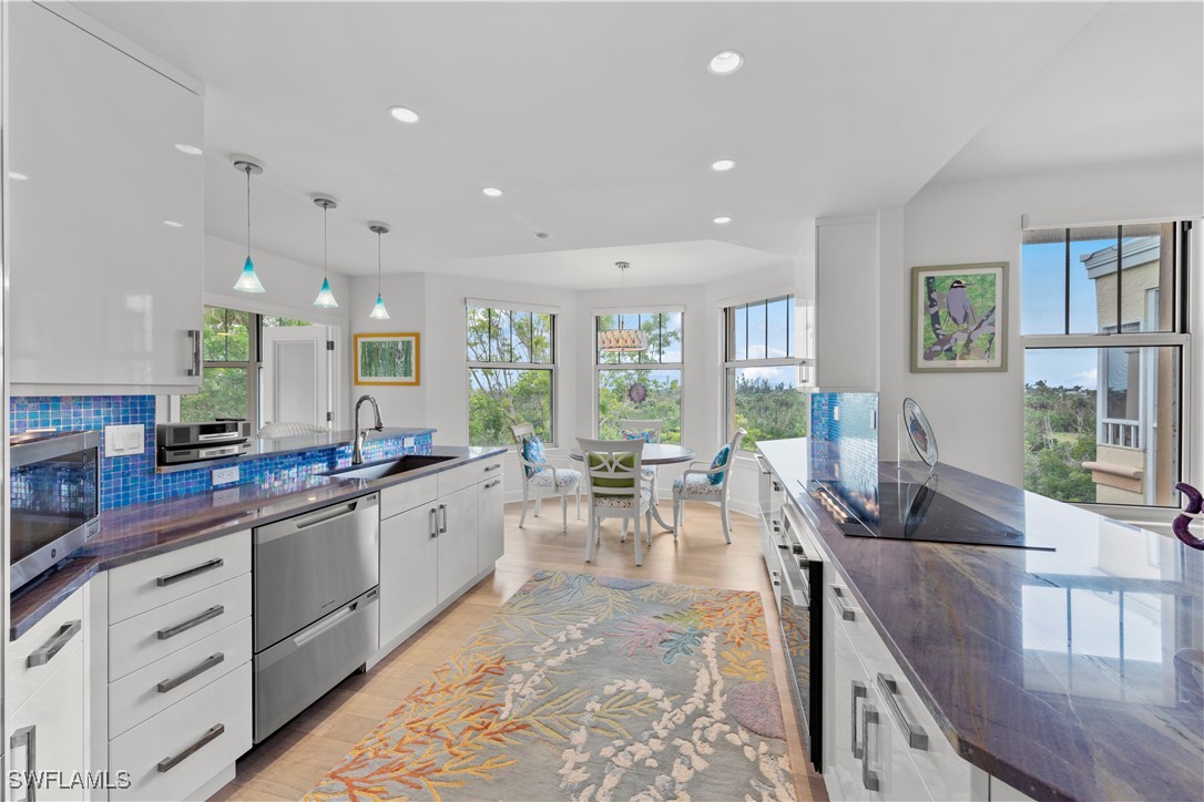 2605 Wulfert Road, Unit 5 Sanibel, FL 33957 - Photo 15 of 44 a large kitchen with kitchen island a large window in it