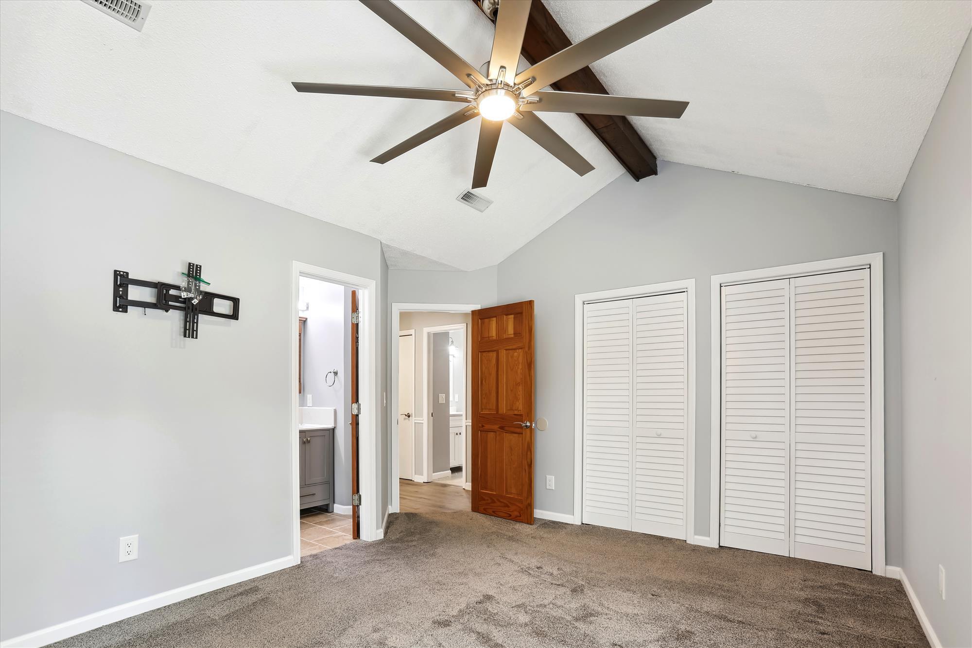 92 Glebe Road Summerville, SC 29485 - Photo 31 of 47 main level-primary bedroom-_i8a4811