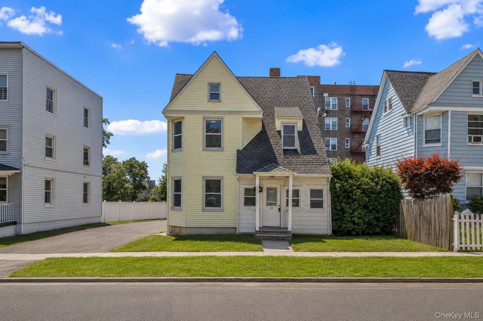 38 Trinity Place New Rochelle, NY 10805 - Photo 1 of 50