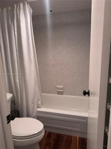 a bathroom with a bathtub and toilet