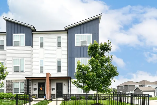 $309,999 | 2934 West New York Street, Indianapolis, IN 46222