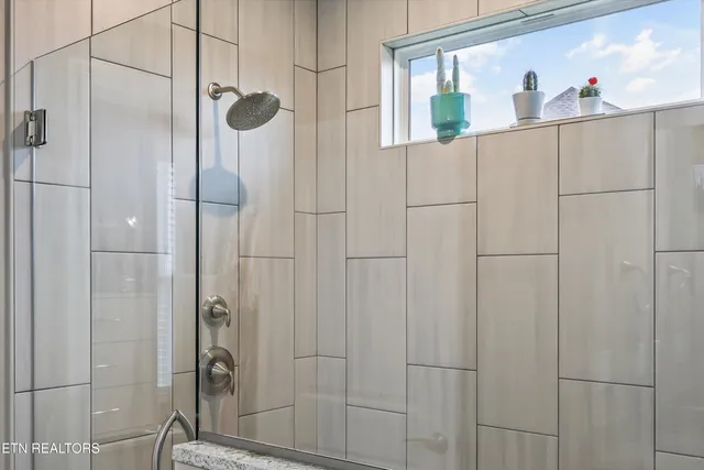 $648,000 | 259 Bittersweet Lane, Lenoir City, TN 37771