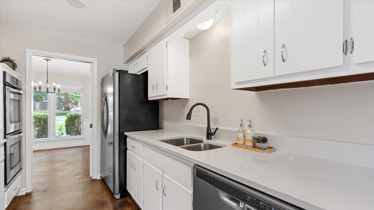 1707 Falling Leaf Road Germantown, TN 38138 - Photo 4 of 38 Beautiful Quartz Countertops