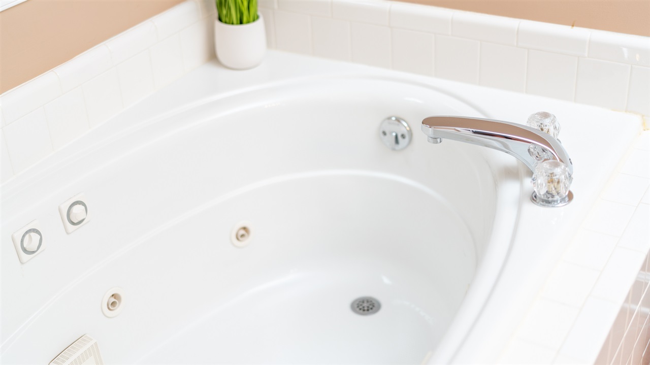 65 Long Bow Road Waynesboro, VA 22980 - Photo 44 of 50 a bathroom with a white bath tub