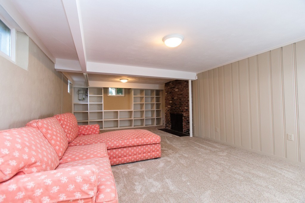 19 Clovelly Road Wellesley, MA 02481 - Photo 13 of 17 Gallery Image 13