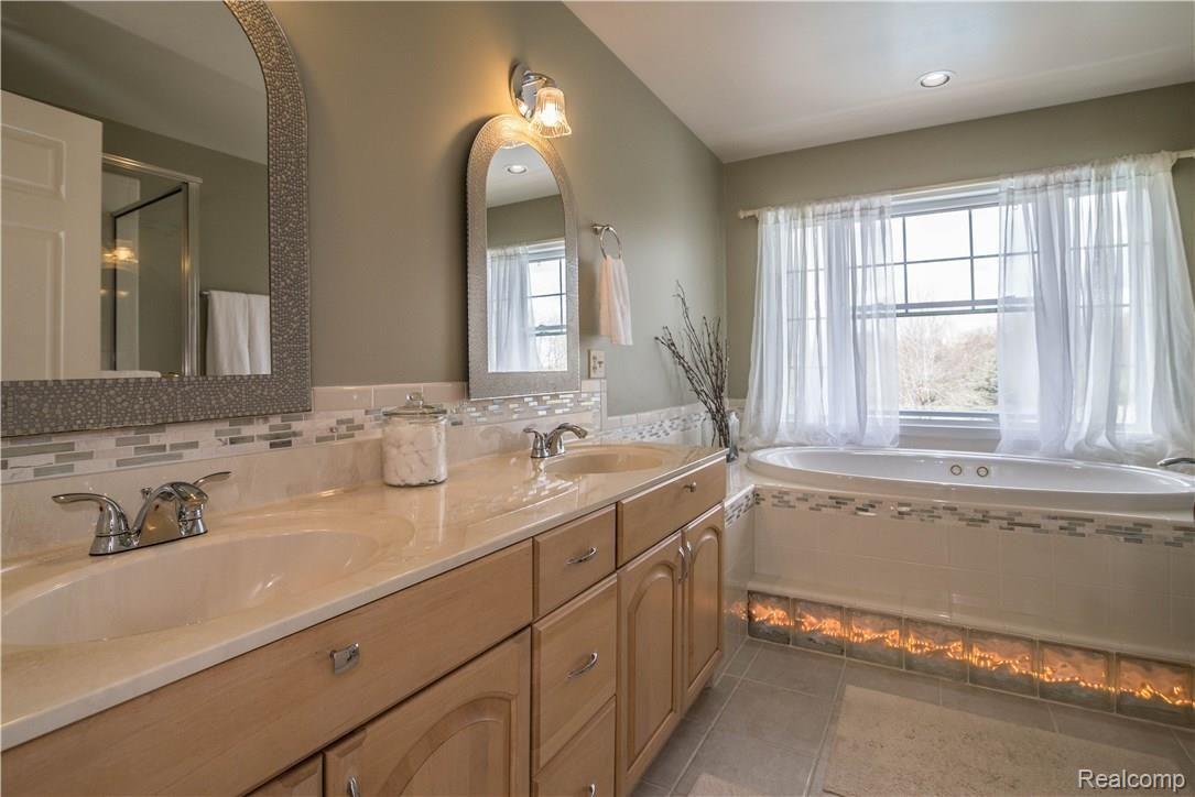 6289 Golf Club Road Howell, MI 48843 - Photo 19 of 35 19 bath.jpg