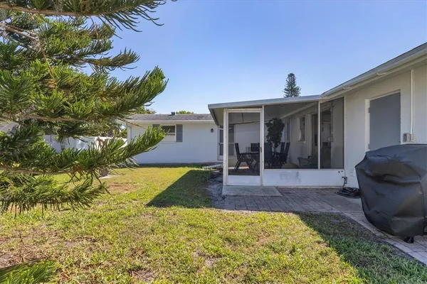 $4,250 | 2323 Doud Street, Sarasota, FL 34231