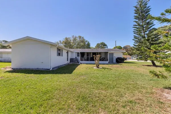 $4,250 | 2323 Doud Street, Sarasota, FL 34231