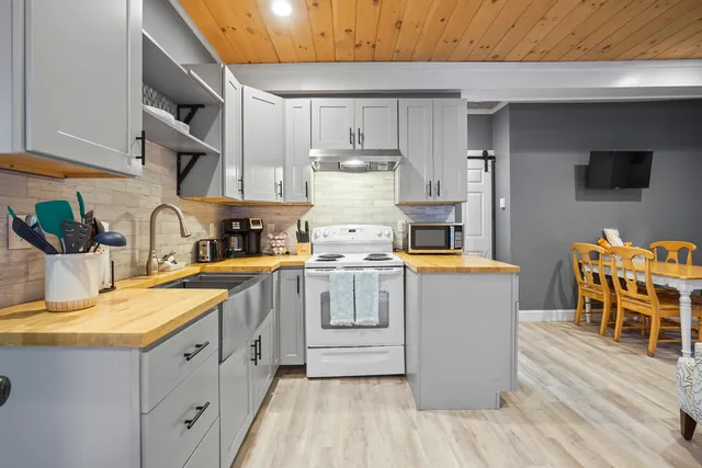 $750,000 | 113-115 Saco Avenue, Old Orchard Beach, ME 04064