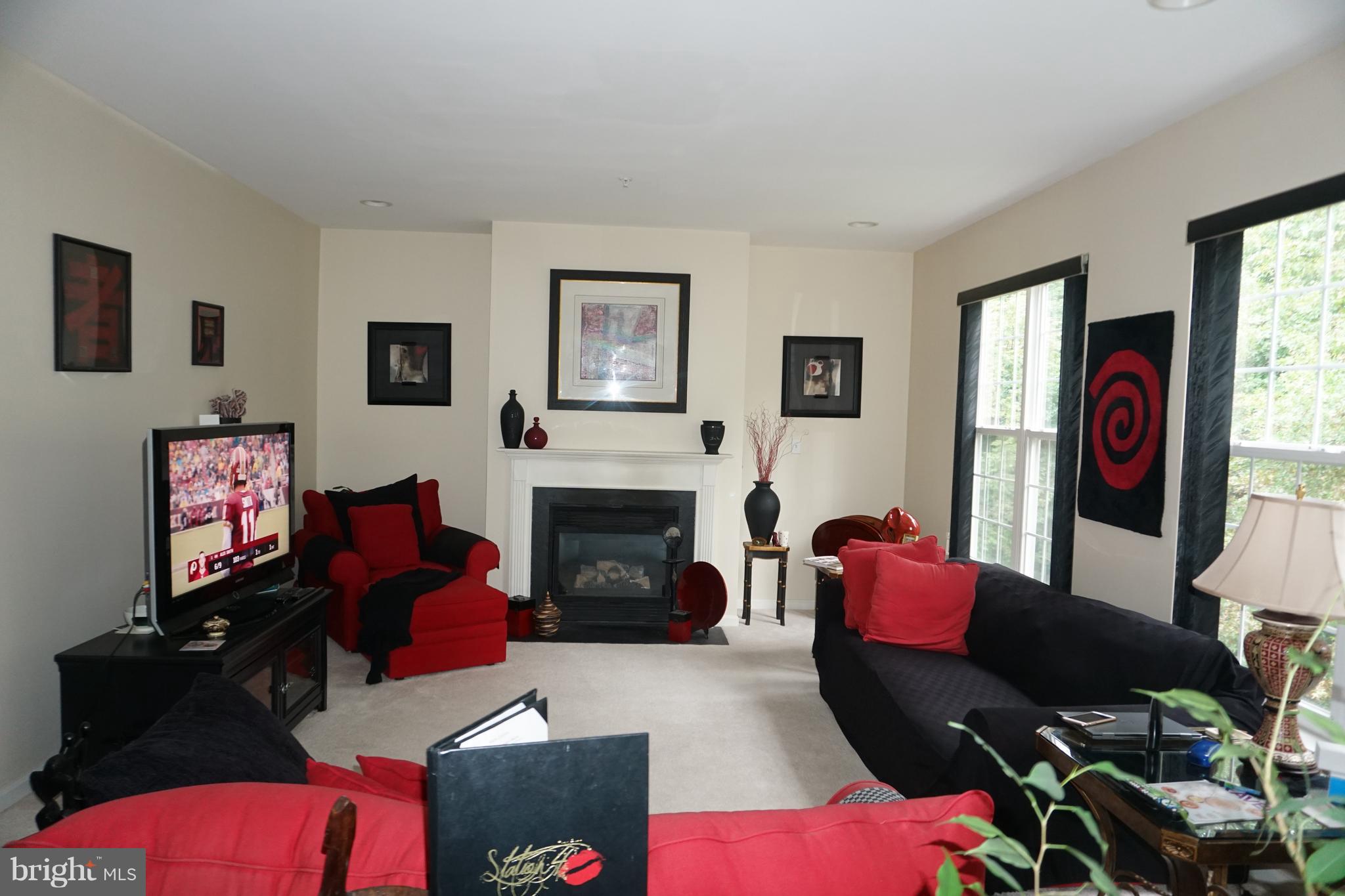 11013 Old York Road Bowie, MD 20721 - Photo 7 of 29 Living Room