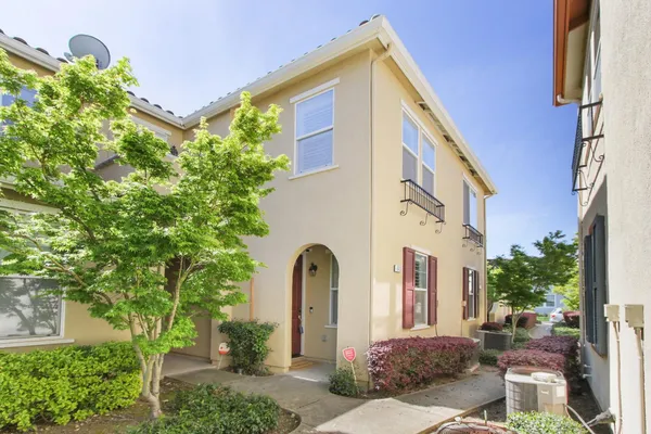 $420,000 | 8430 Crystal Walk Circle, Unit 65, Elk Grove, CA 95758