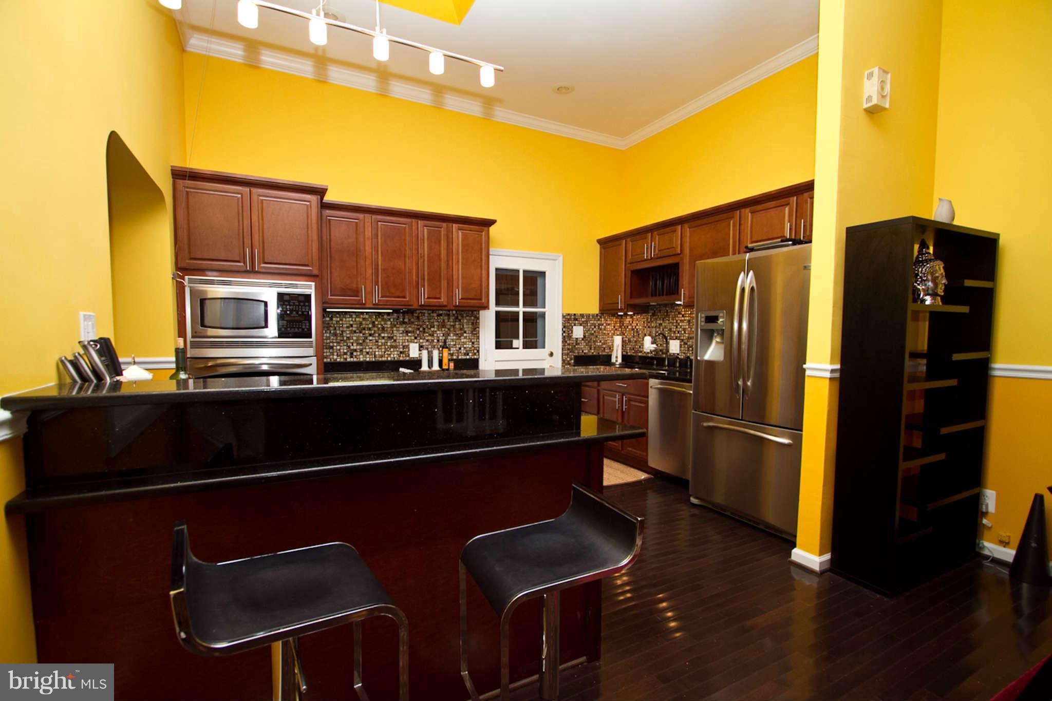 6507 Old Chesterbrook Road McLean, VA 22101 - Photo 2 of 22 Kitchen