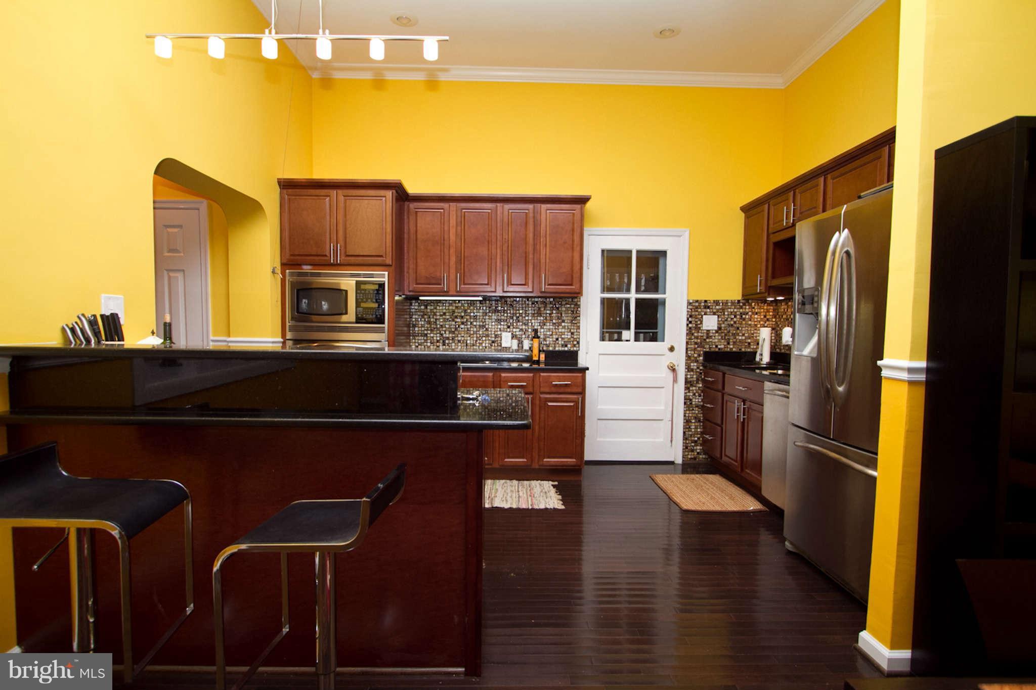 6507 Old Chesterbrook Road McLean, VA 22101 - Photo 6 of 22 Kitchen