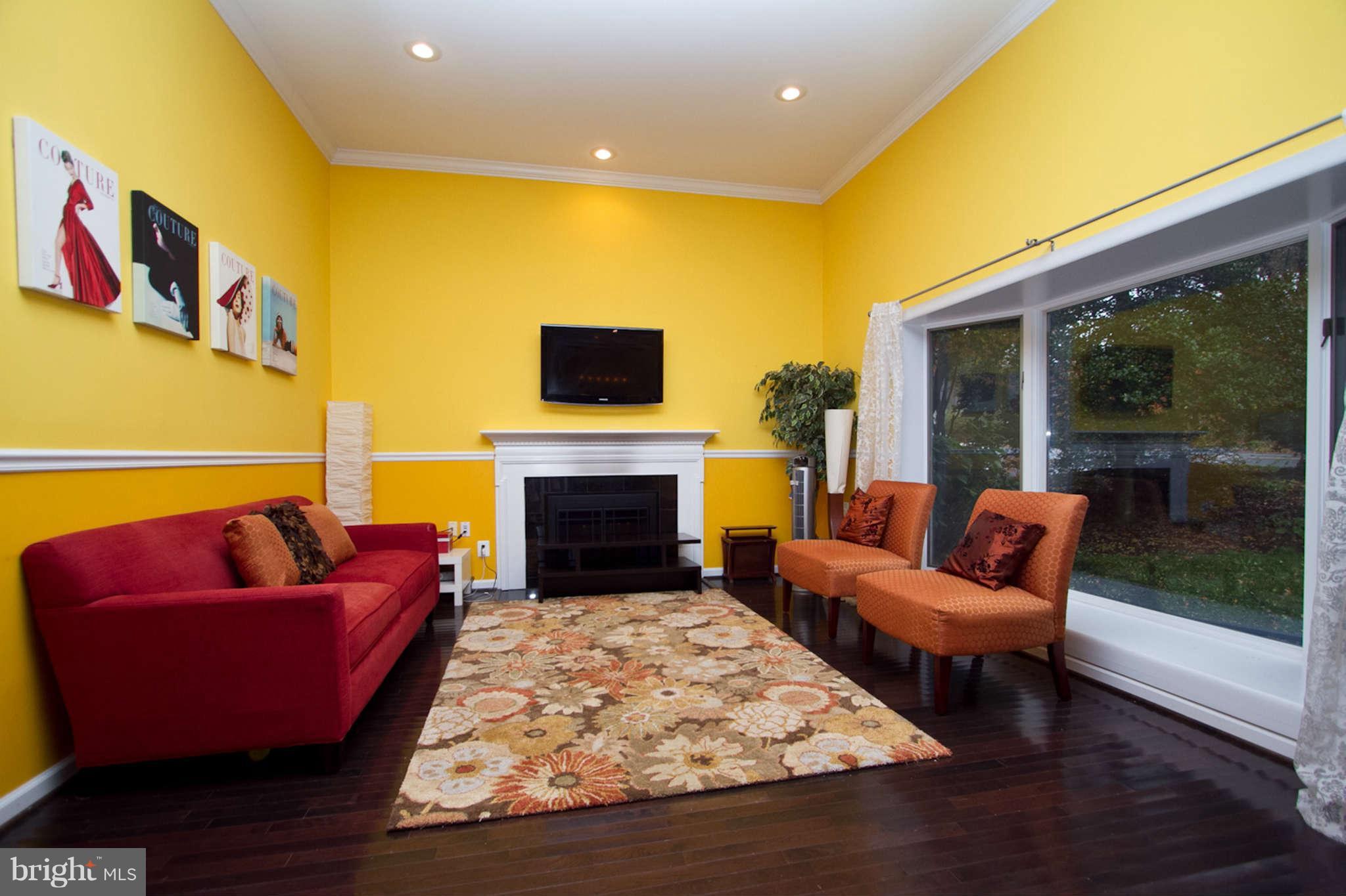 6507 Old Chesterbrook Road McLean, VA 22101 - Photo 7 of 22 Living Room