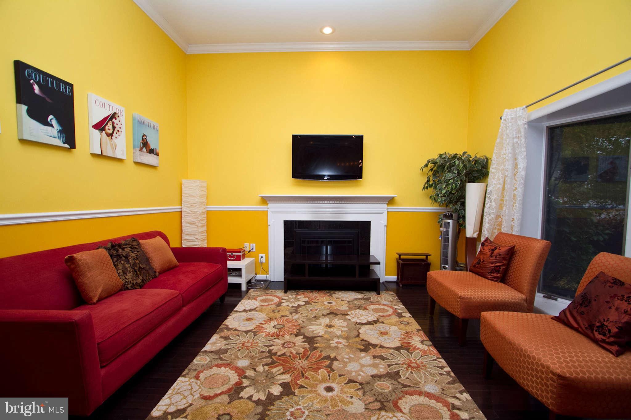 6507 Old Chesterbrook Road McLean, VA 22101 - Photo 8 of 22 Living Room