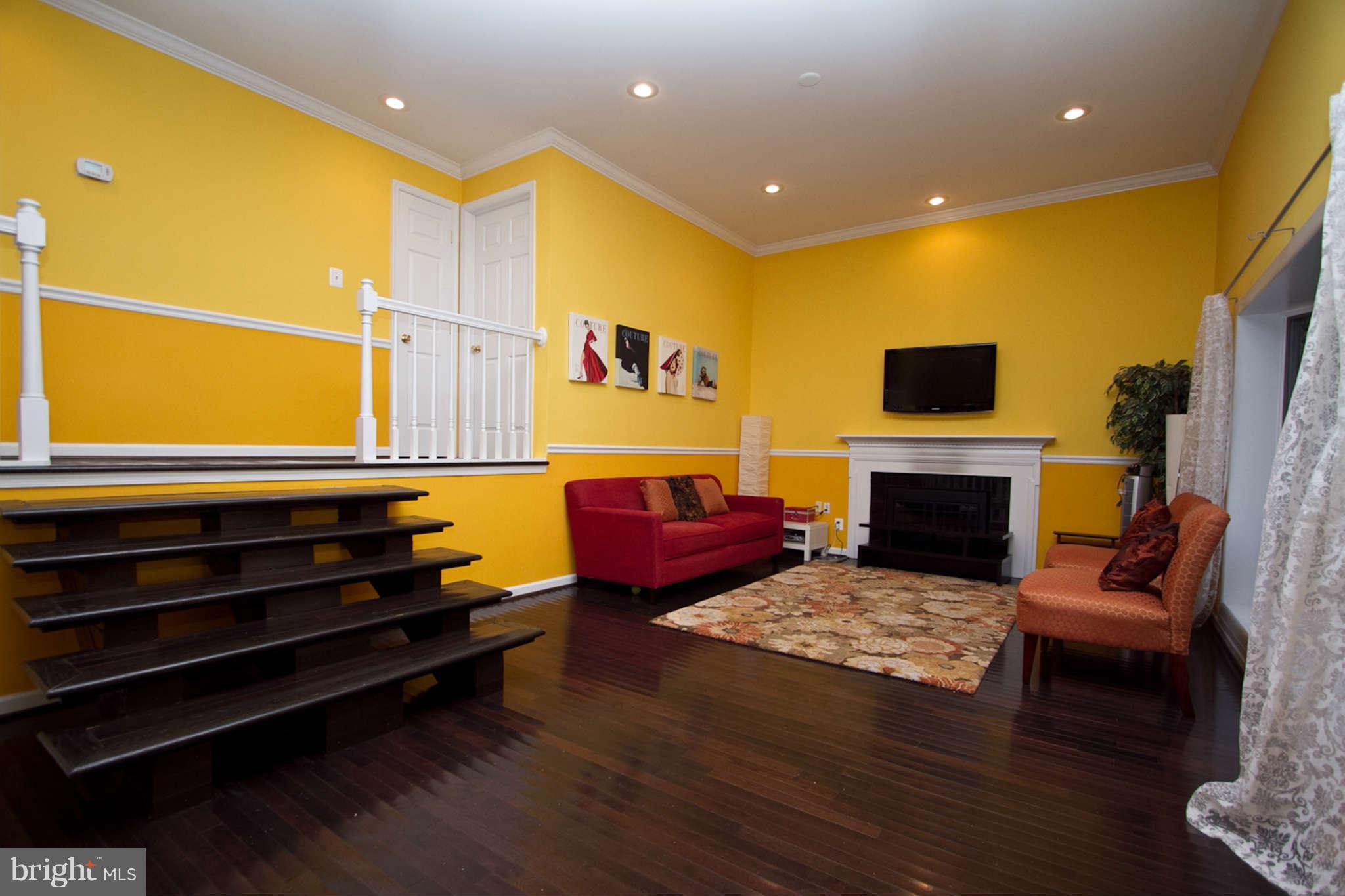 6507 Old Chesterbrook Road McLean, VA 22101 - Photo 9 of 22 Living Room