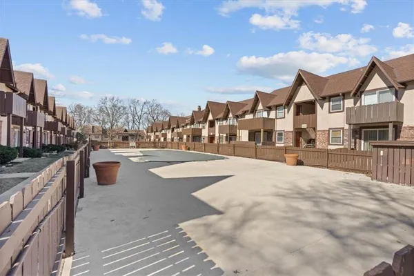 $165,000 | 6206 Robinson Street, Unit 2, Mission, KS 66202