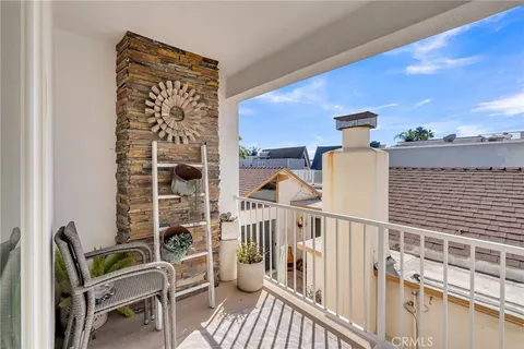 $2,999,900 | 331 Walnut Street, Newport Beach, CA 92663