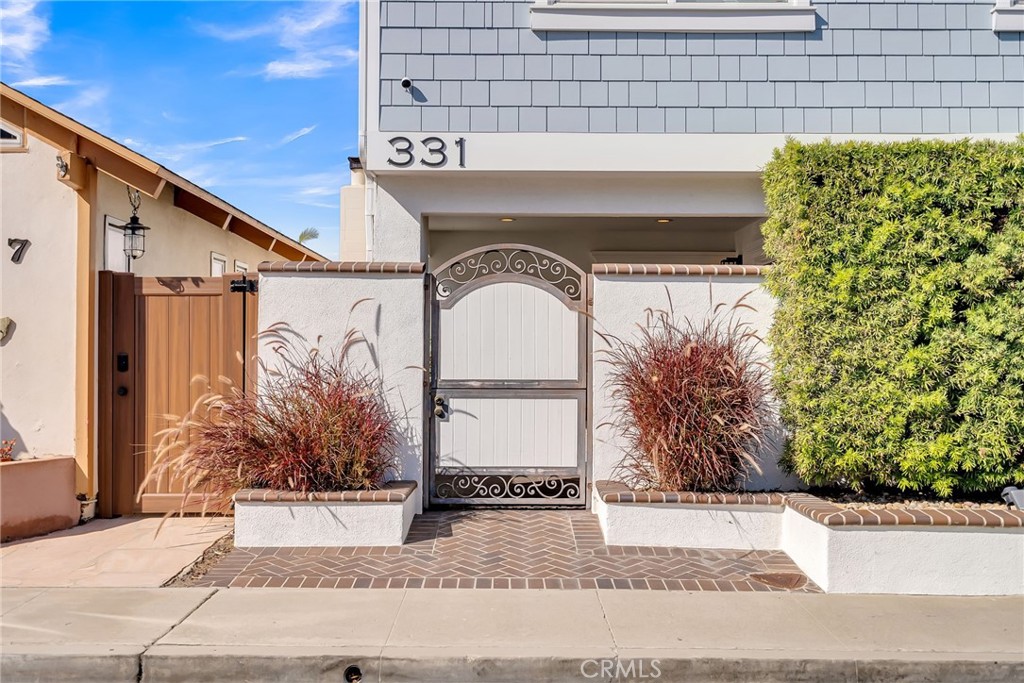 331 Walnut Street Newport Beach, CA 92663 - Photo 37 of 52 Dutch door gate-stable door