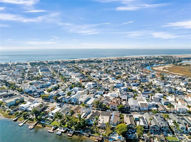 $2,999,900 | 331 Walnut Street, Newport Beach, CA 92663