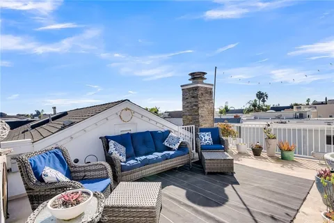 $2,999,900 | 331 Walnut Street, Newport Beach, CA 92663